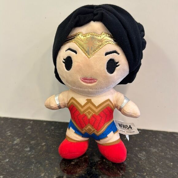 Wonder Woman DC Comics WW84 Plush Cinemark Exclusive 8" - Picture 1 of 8